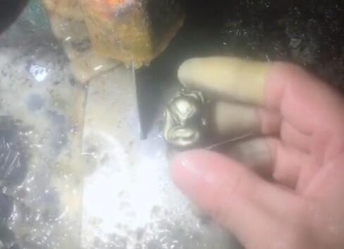 天然金曜石狐狸，新鲜出炉的