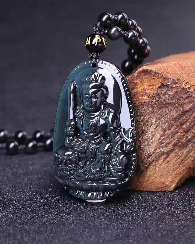 强光照射下的黑曜石本命佛