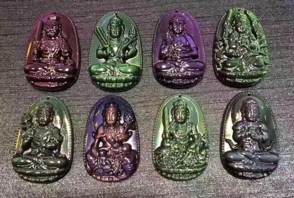强光照射下的黑曜石本命佛