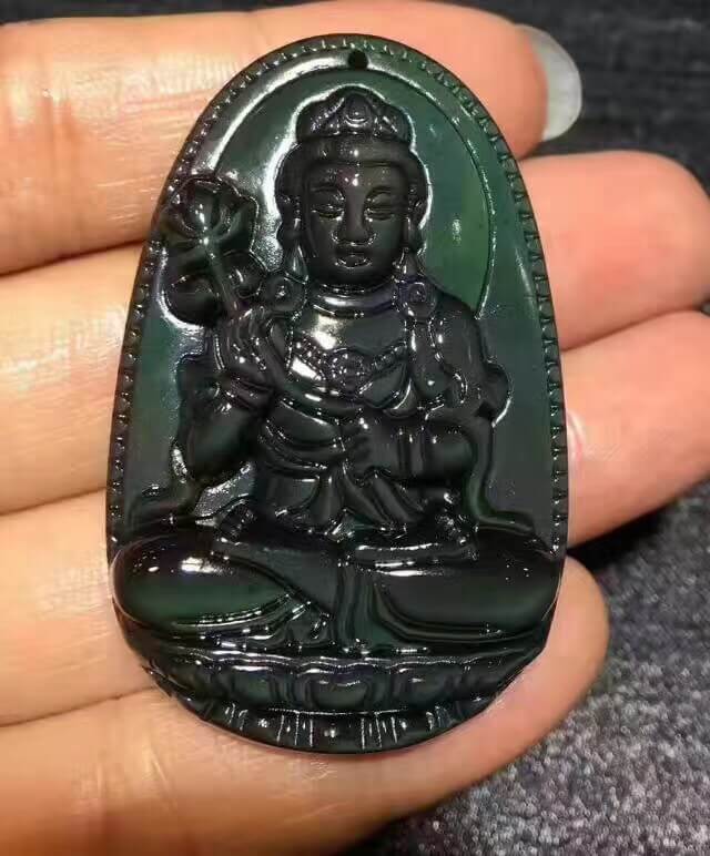 强光照射下的黑曜石本命佛