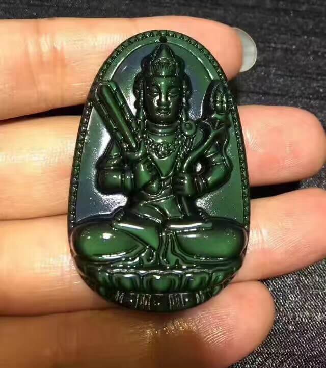 强光照射下的黑曜石本命佛