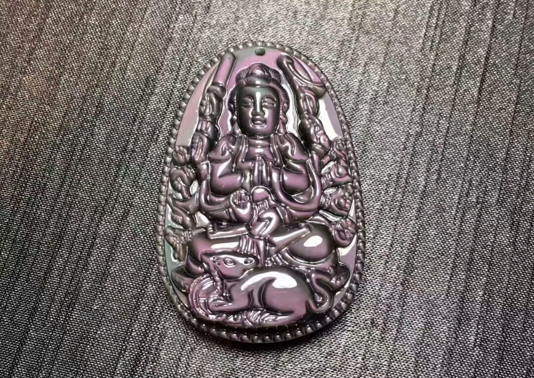 强光照射下的黑曜石本命佛