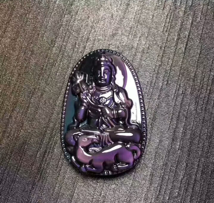 强光照射下的黑曜石本命佛