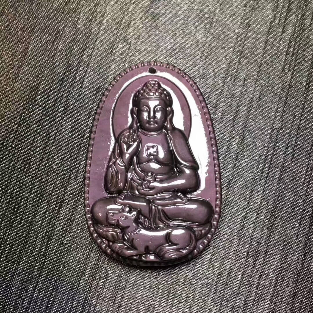 强光照射下的黑曜石本命佛