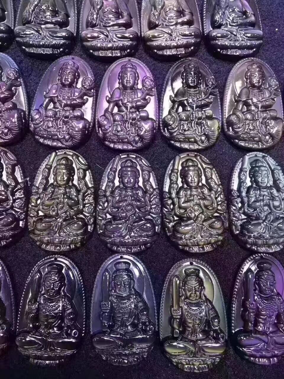 强光照射下的黑曜石本命佛