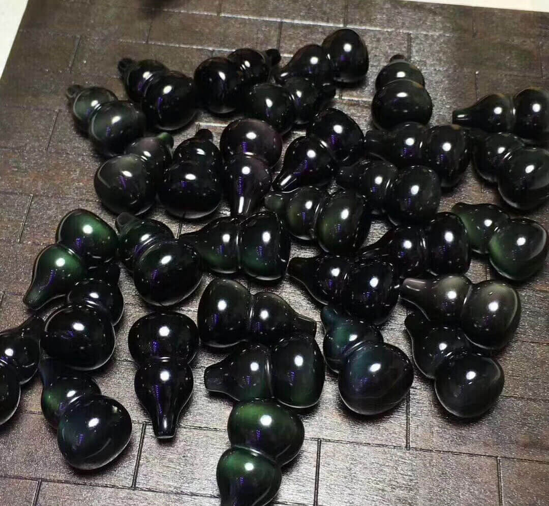 强光照射下的黑曜石葫芦