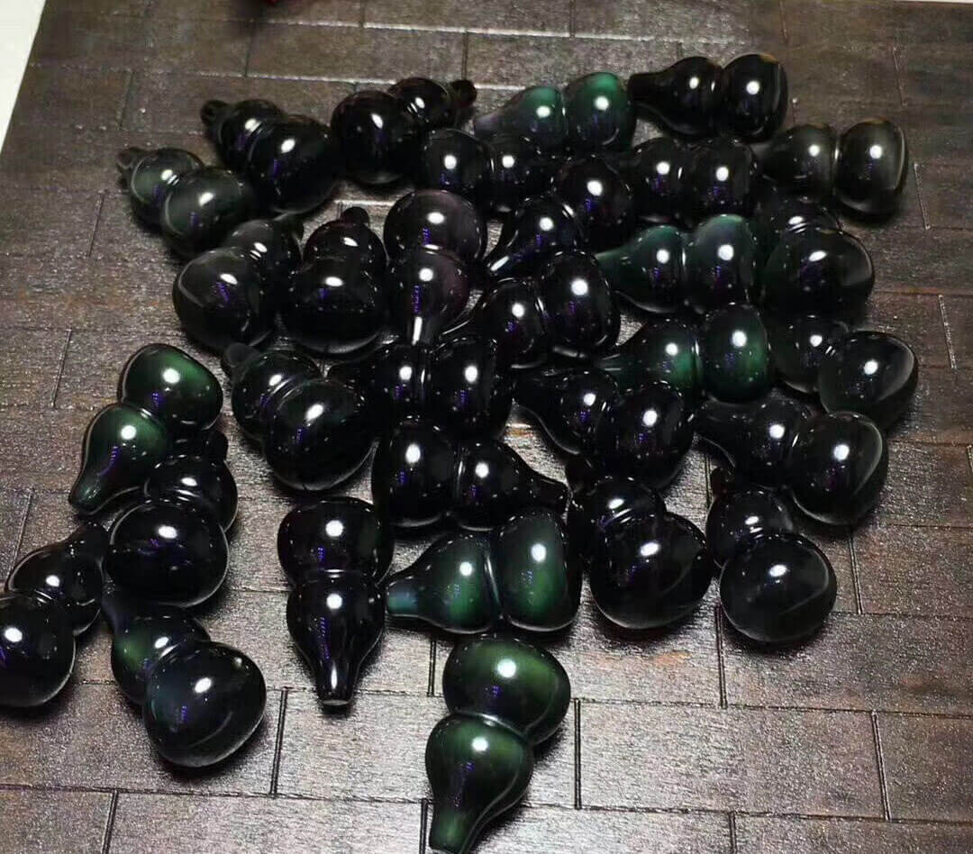 强光照射下的黑曜石葫芦