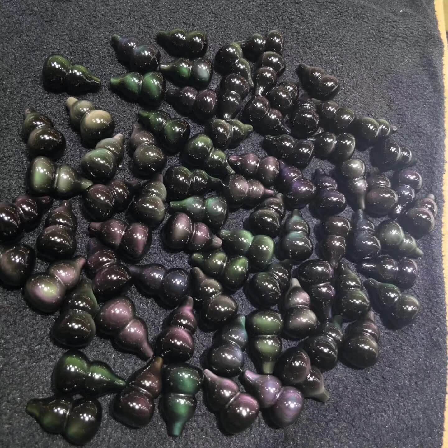 强光照射下的黑曜石葫芦