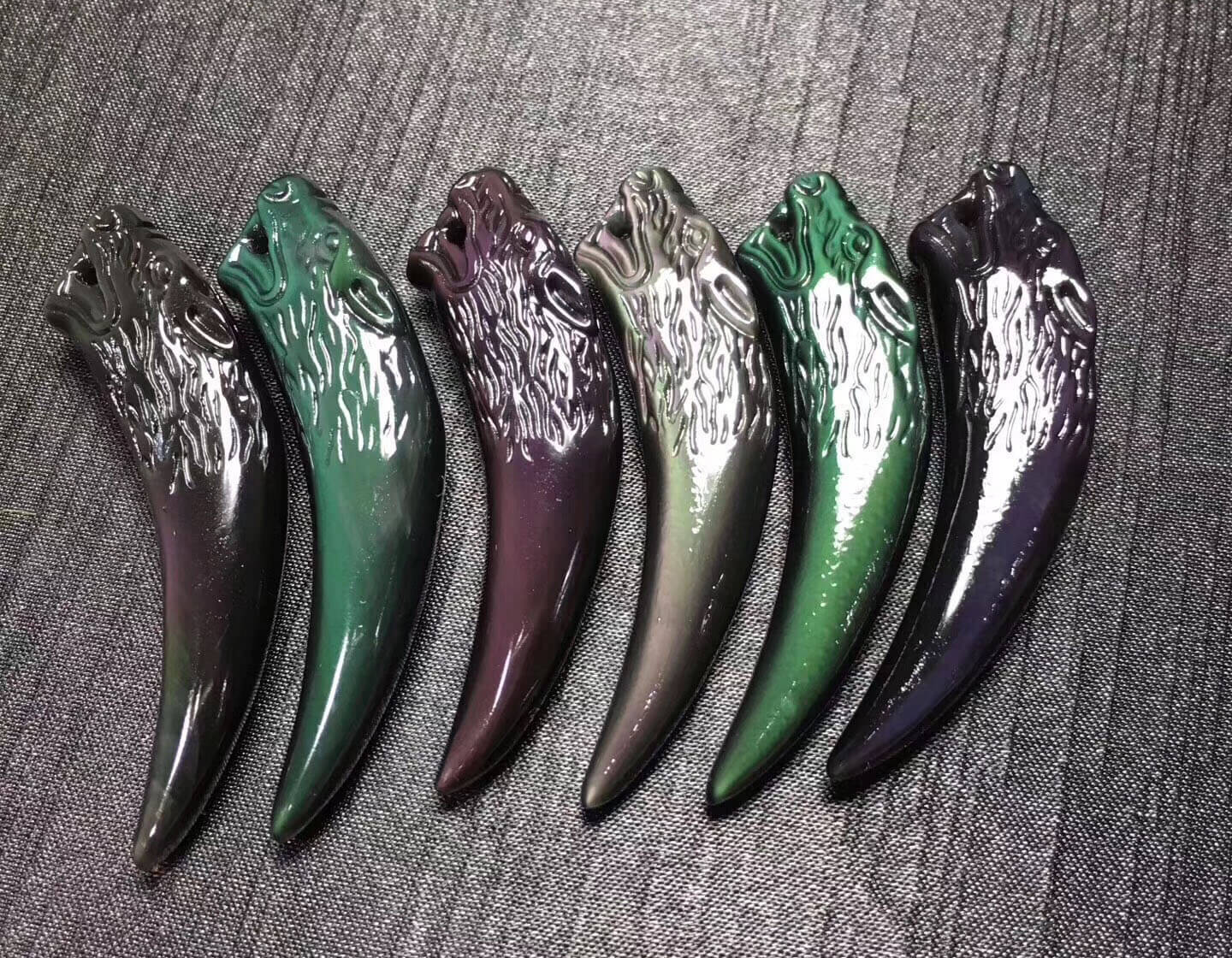 强光照射下的黑曜石狼牙