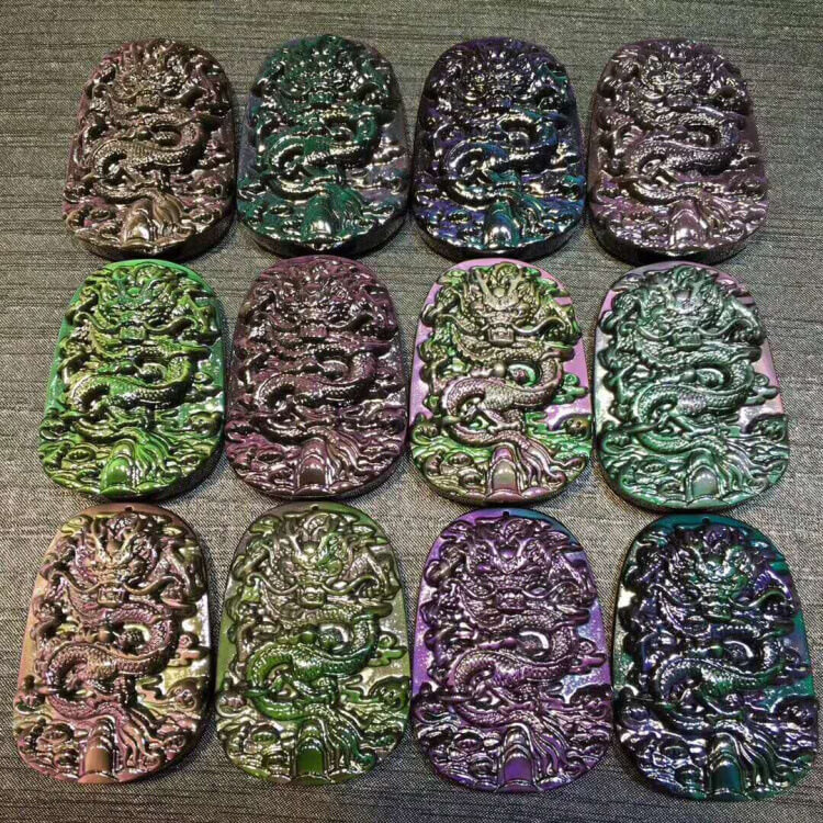 强光照射下的黑曜石龙牌