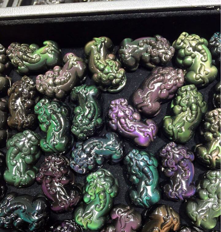 强光照射下的黑曜石貔貅