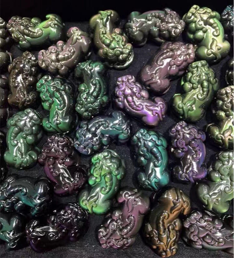 强光照射下的黑曜石貔貅