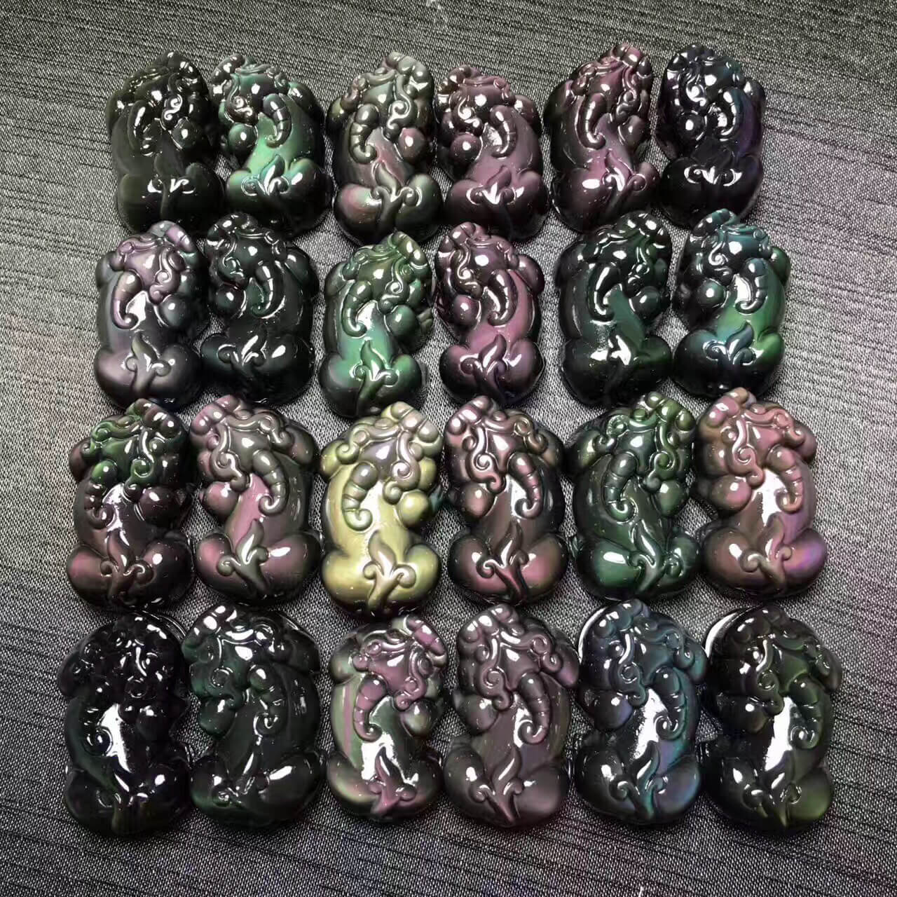 强光照射下的黑曜石貔貅