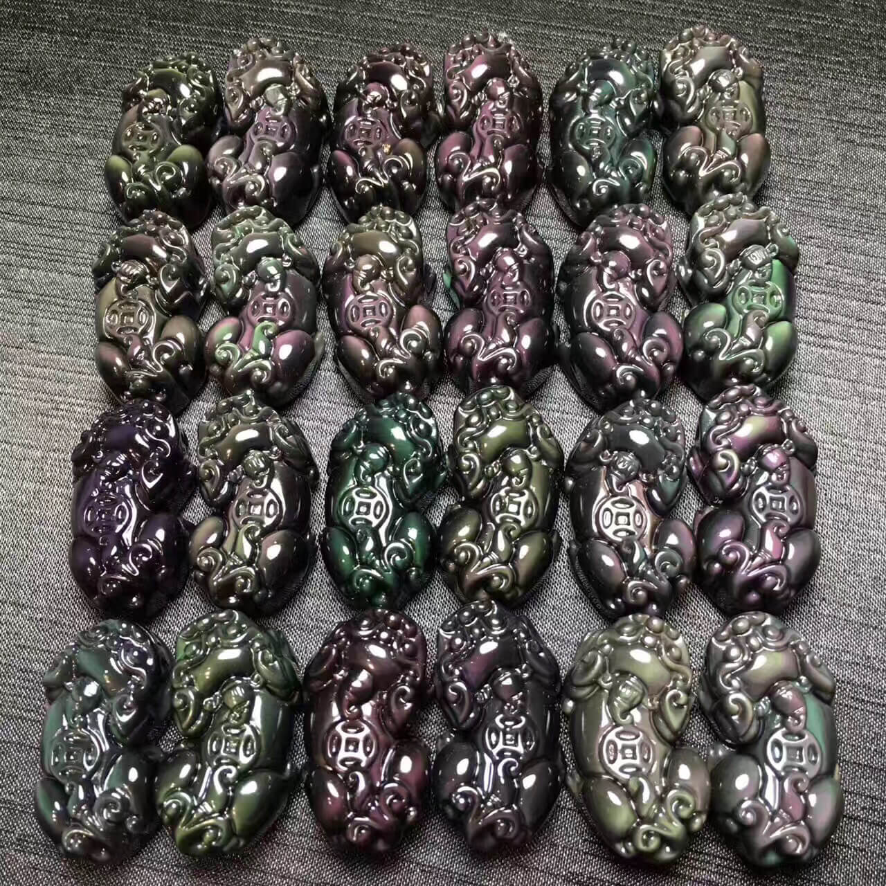 强光照射下的黑曜石貔貅