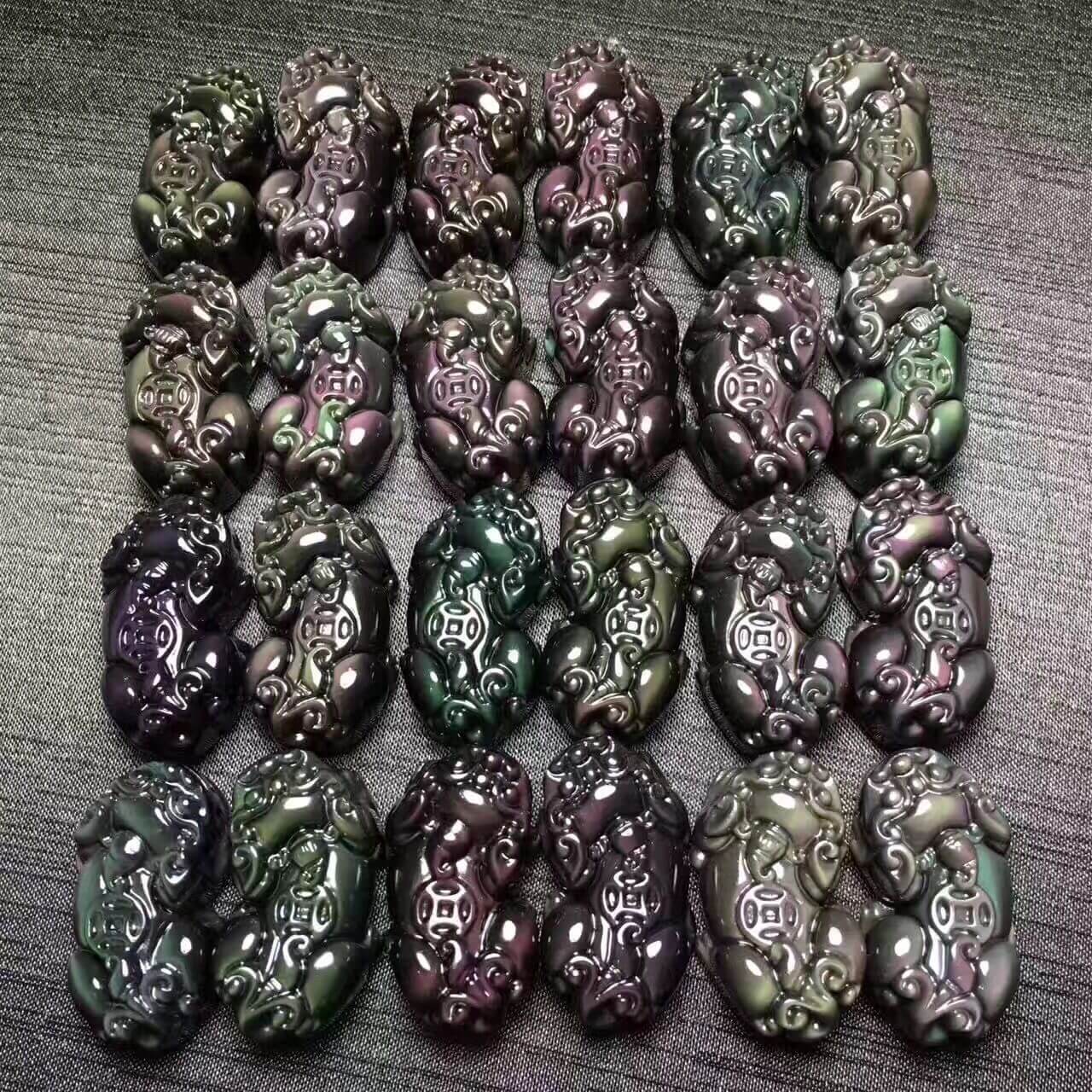强光照射下的黑曜石貔貅