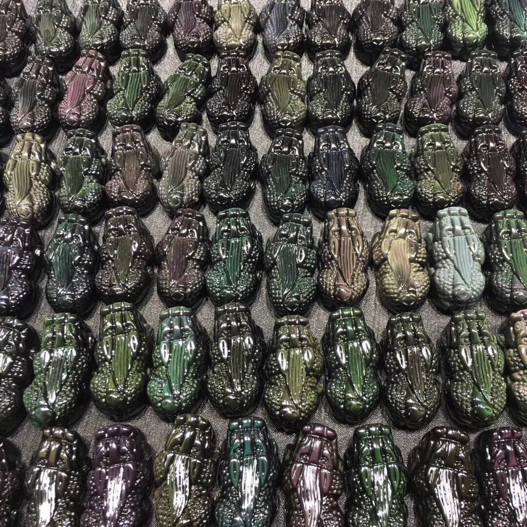强光照射下的黑曜石貔貅