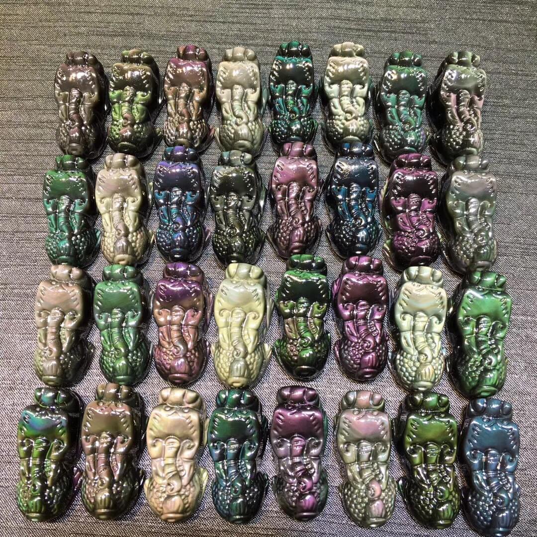 强光照射下的黑曜石貔貅