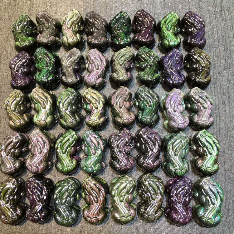 强光照射下的黑曜石貔貅