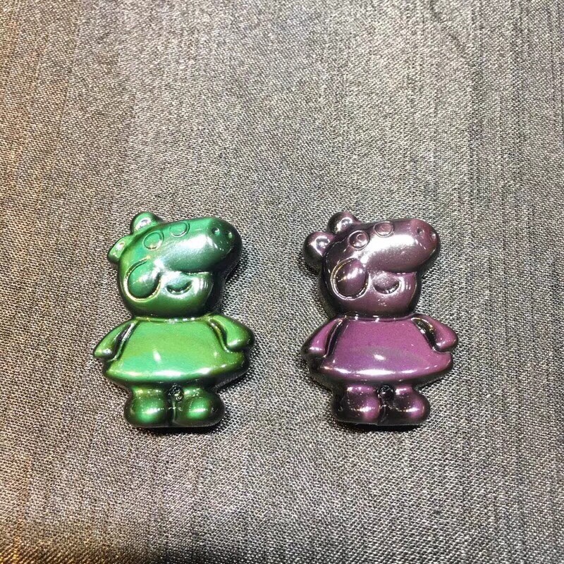 强光照射下的黑曜石