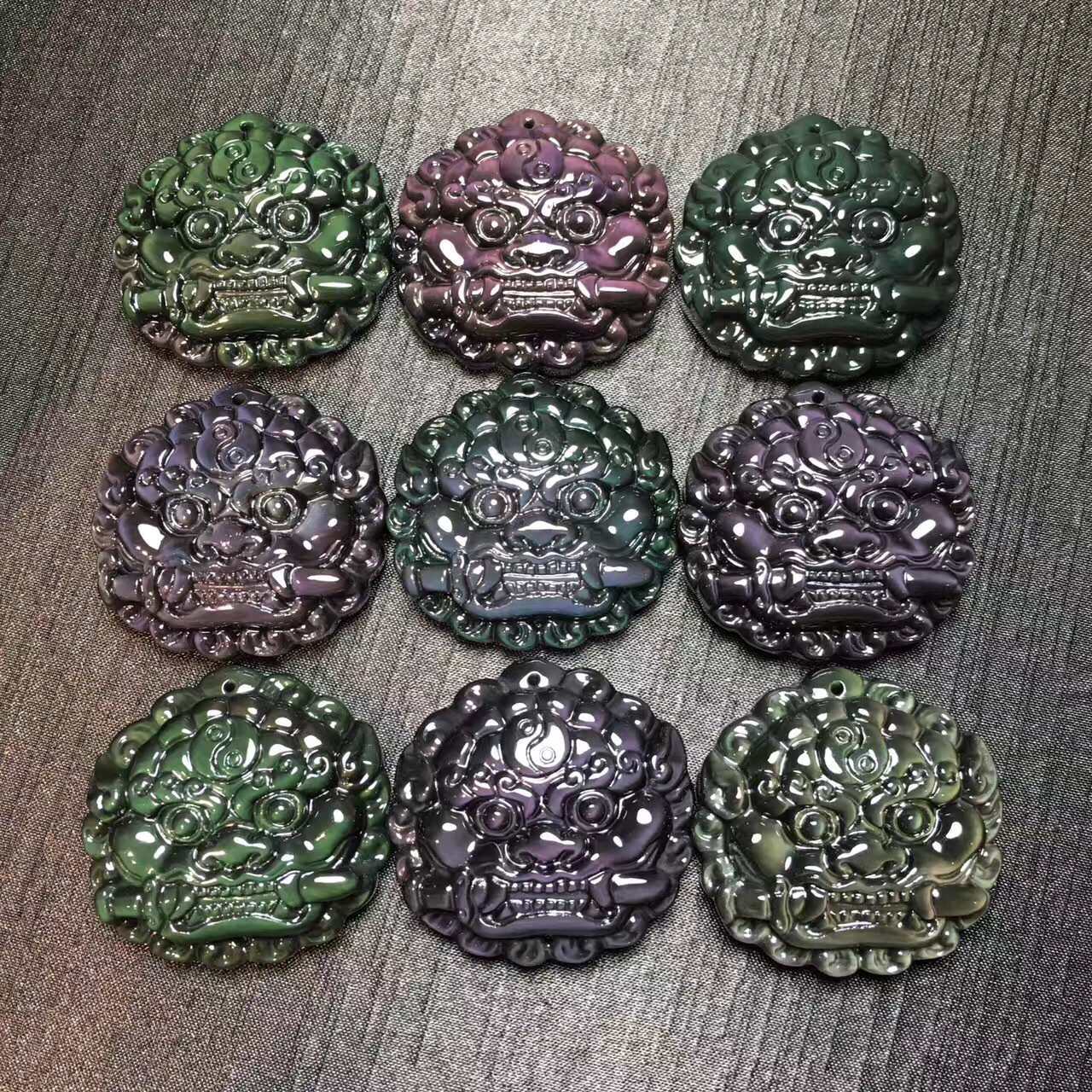 强光照射下的黑曜石石敢当