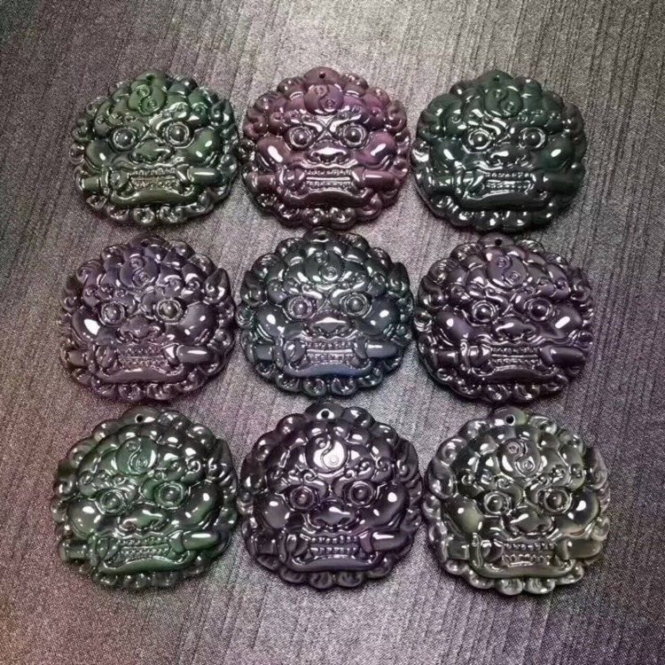 强光照射下的黑曜石石敢当