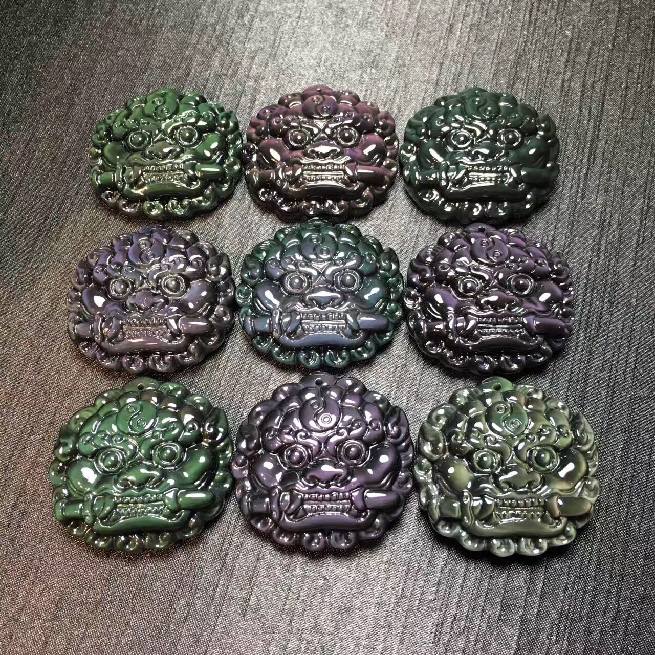 强光照射下的黑曜石石敢当