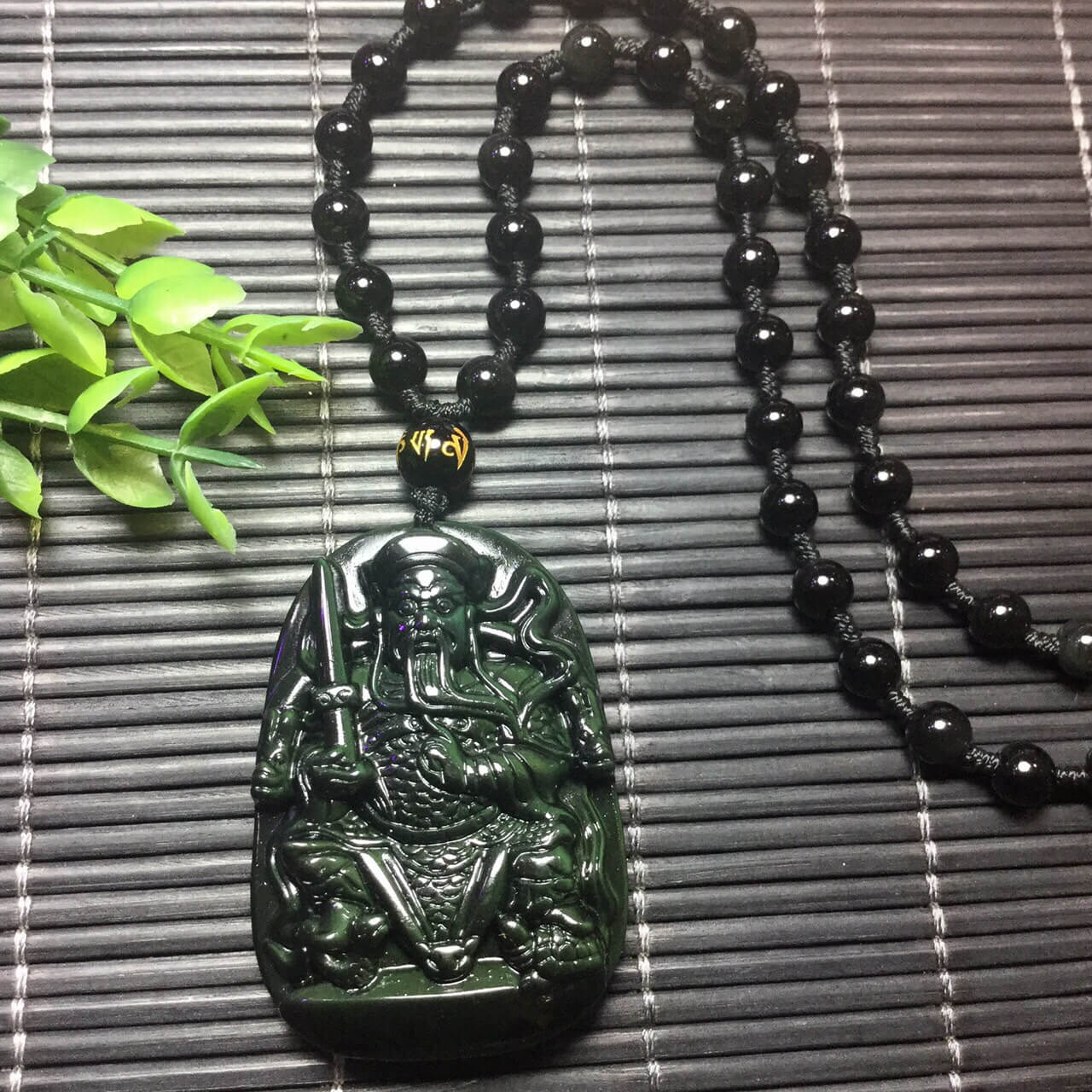 强光照射下的黑曜石玄武大帝