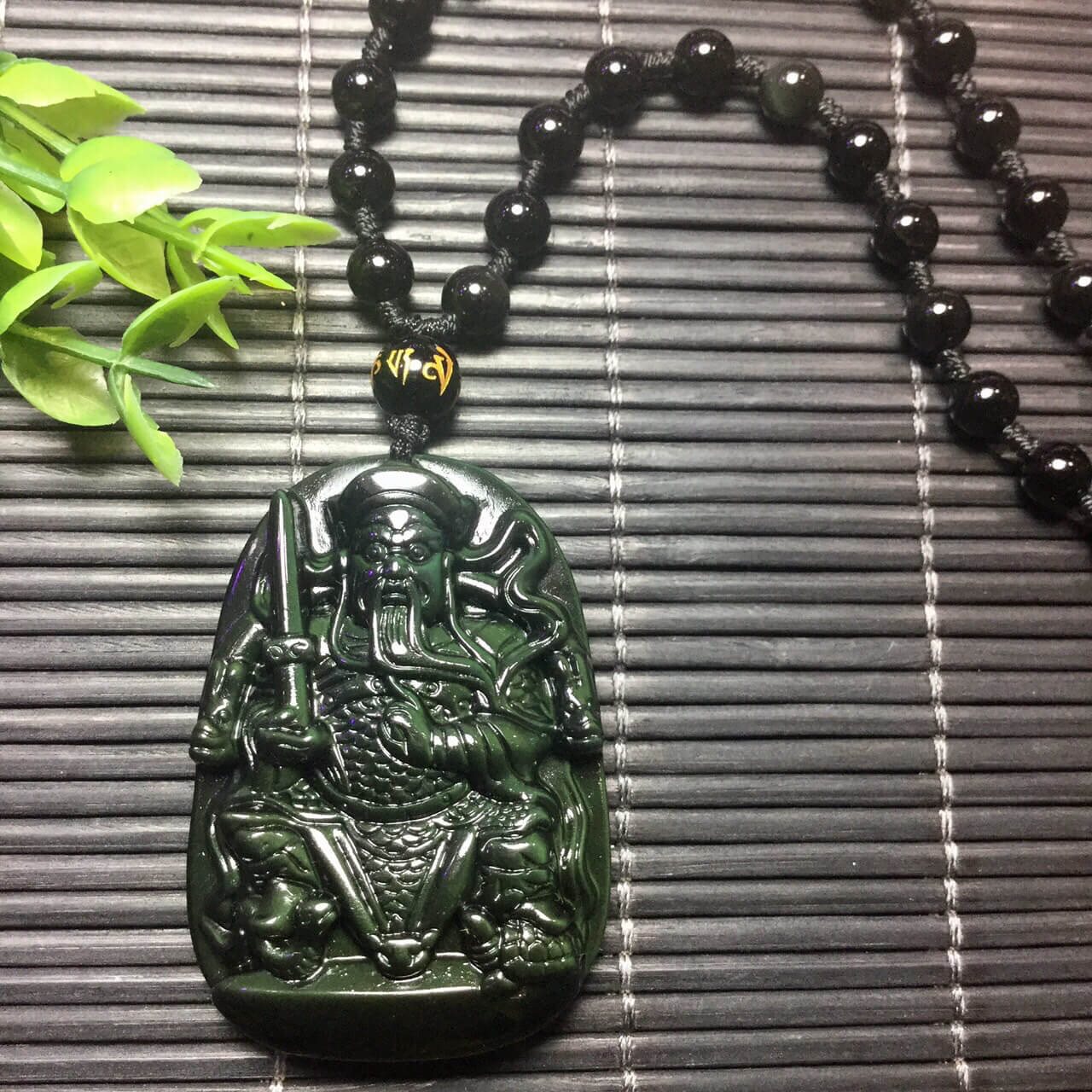 强光照射下的黑曜石玄武大帝