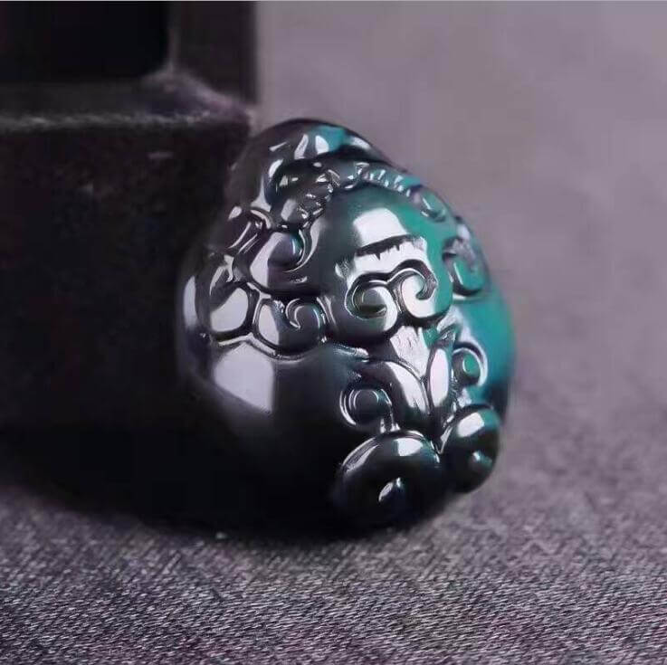 强光照射下的黑曜石有求必应