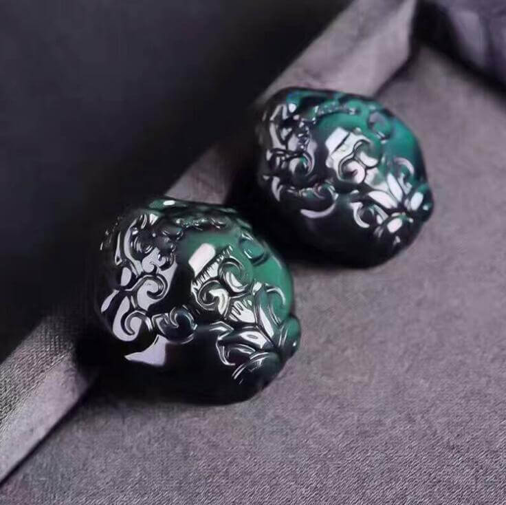 强光照射下的黑曜石有求必应
