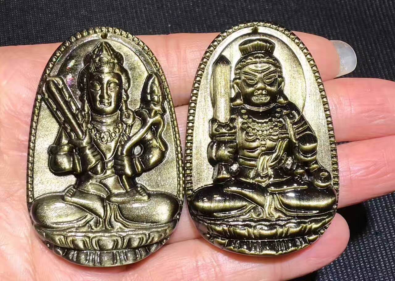 强光照射下的金曜石本命佛