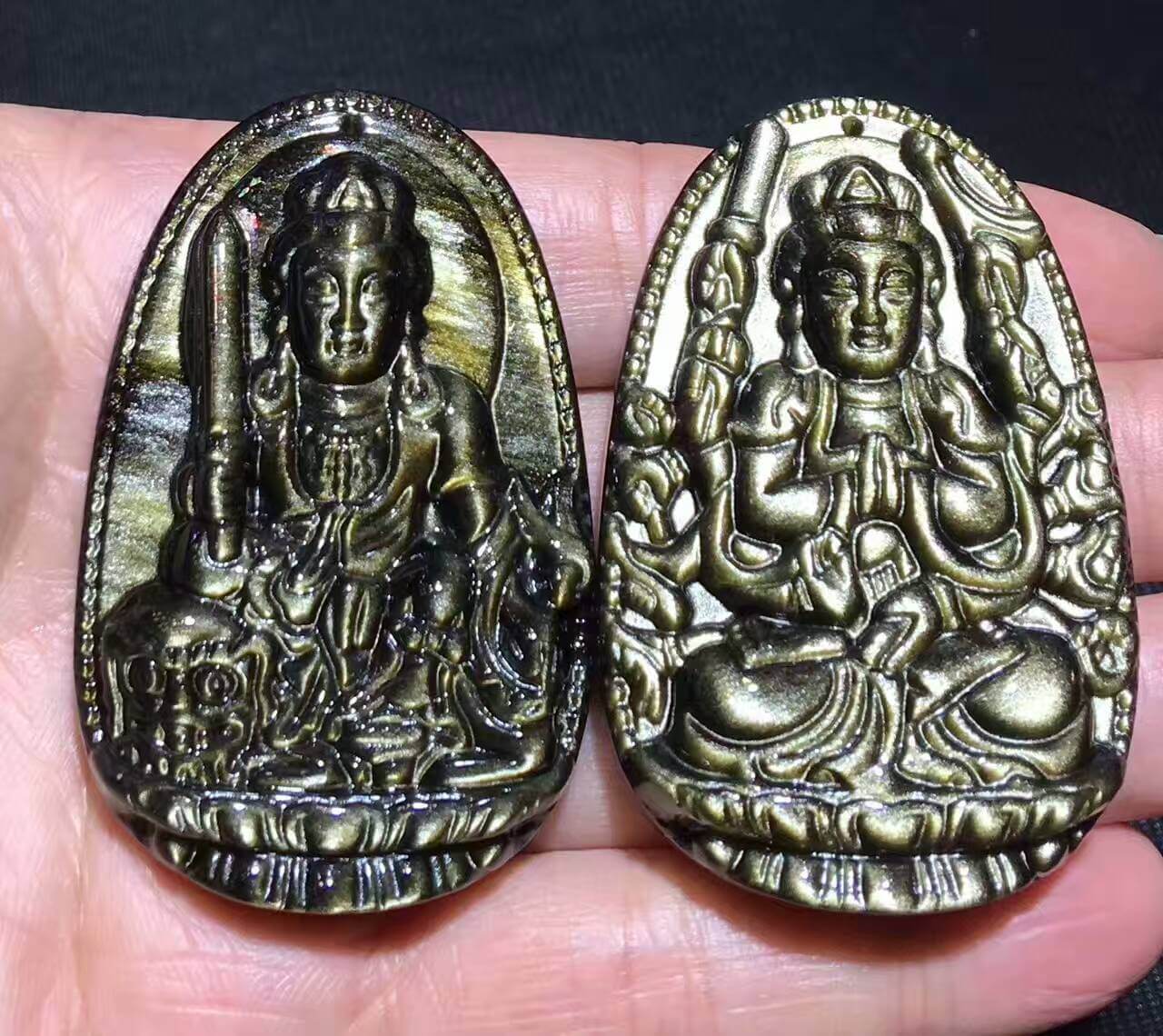 强光照射下的金曜石本命佛