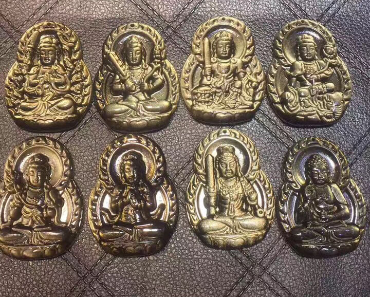 强光照射下的金曜石本命佛