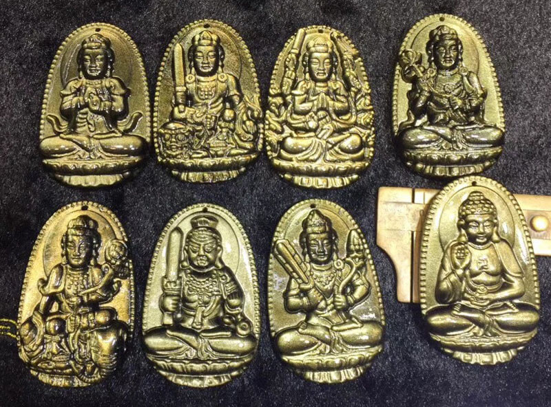 强光照射下的金曜石本命佛