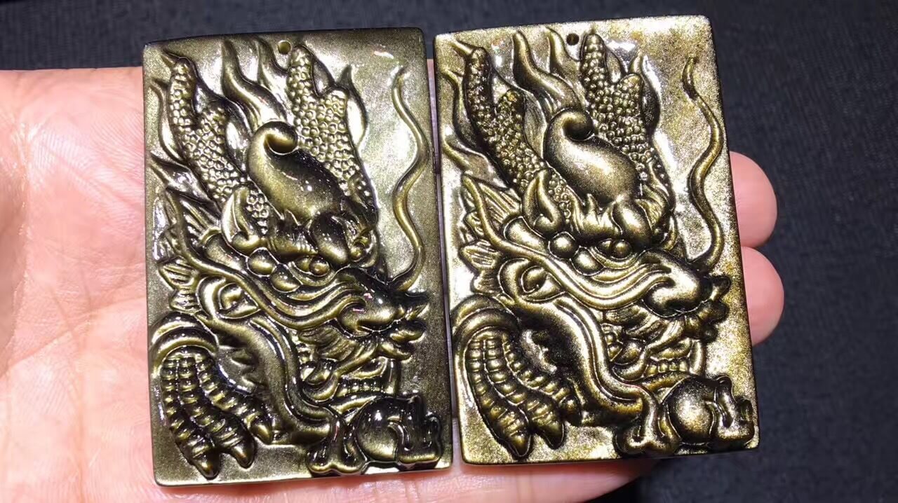 强光照射下的金曜石龙牌